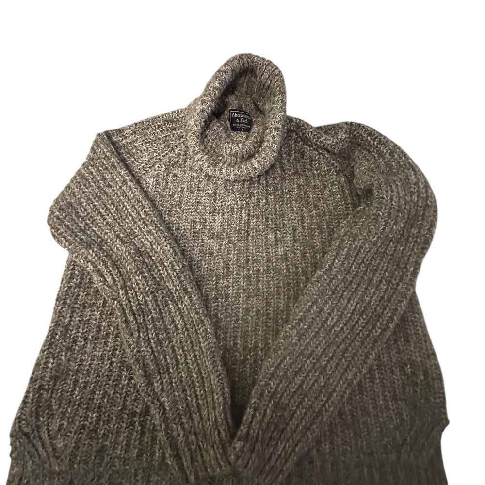 Abercrombie & Fitch Gray Knit Sweater